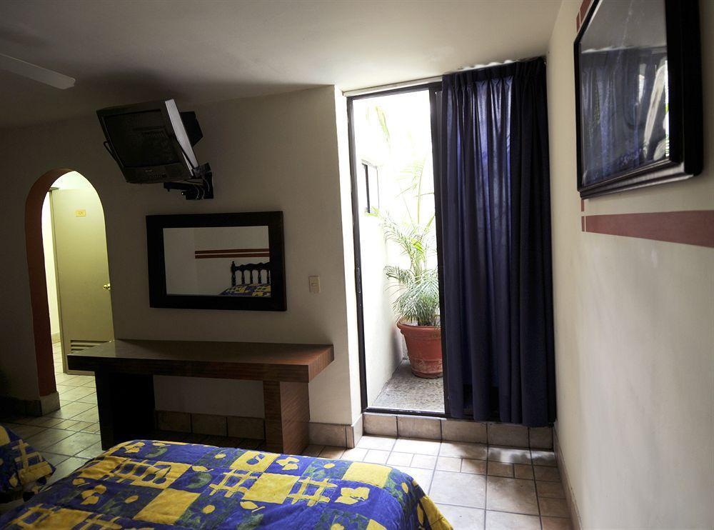 Hotel Arboledas Industrial Guadalajara Extérieur photo